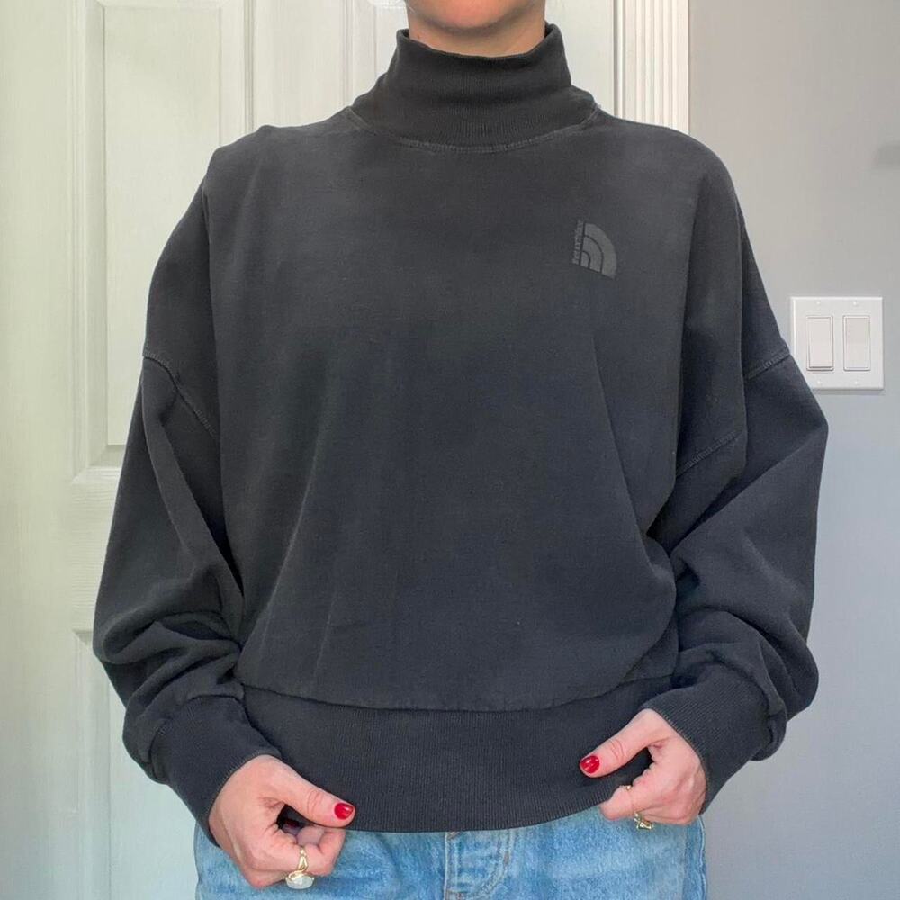 Black the north face sweater